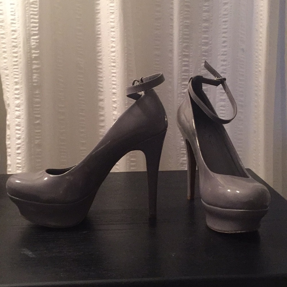 Brand new - Jessica Simpson platform pumps